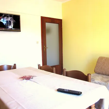 Apartamento Ukota Pula